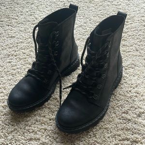*NEW* Sorel black boots